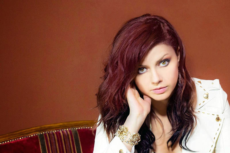 Annalisa è online con il video di “Splende”