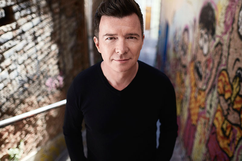 Rick Astley ritorna con il suo “50”