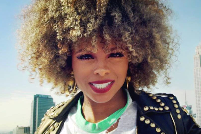 Fleur East: online la nuova versione del video di “Sax In The City”