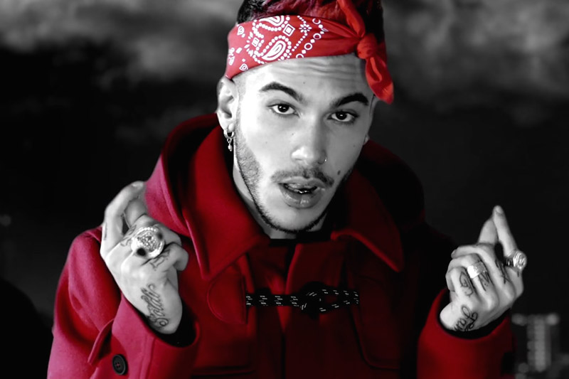 Sfera Ebbasta online con il nuovo video “Visiera A Becco”