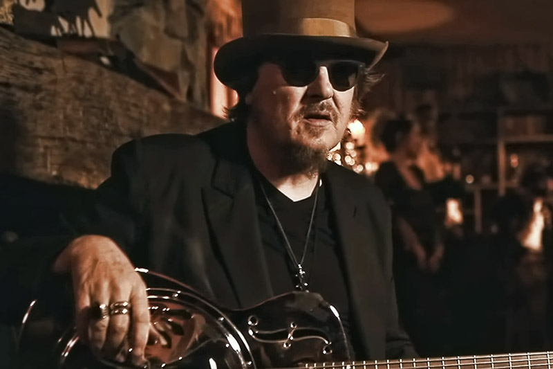 Zucchero: online con il video di “Ci Si Arrende” ft. Mark Knopfler