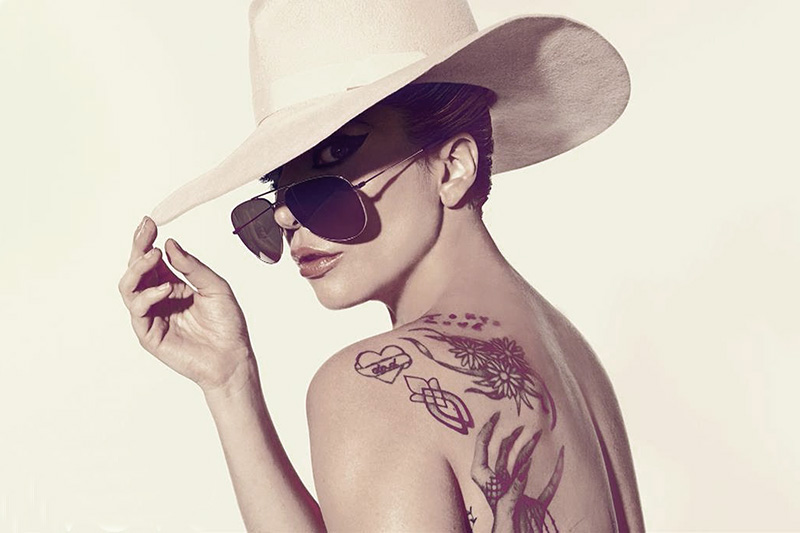 Lady Gaga online con il video di “John Wayne”