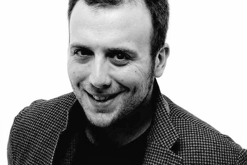 Raphael Gualazzi online con il nuovo video “La Fine Del Mondo”