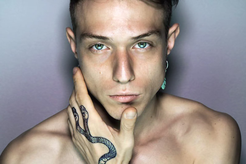 Irama online con il video “Mi Drogherò”