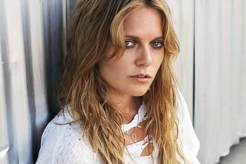 “Fire Fade” è il nuovo video di Tove Lo (Short Movie)