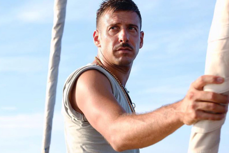 Francesco Gabbani online con “Pachidermi e Pappagalli”