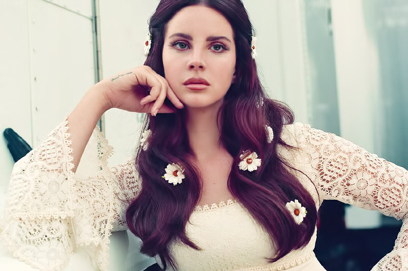 Lana Del Rey: online il video di “White Mustang”