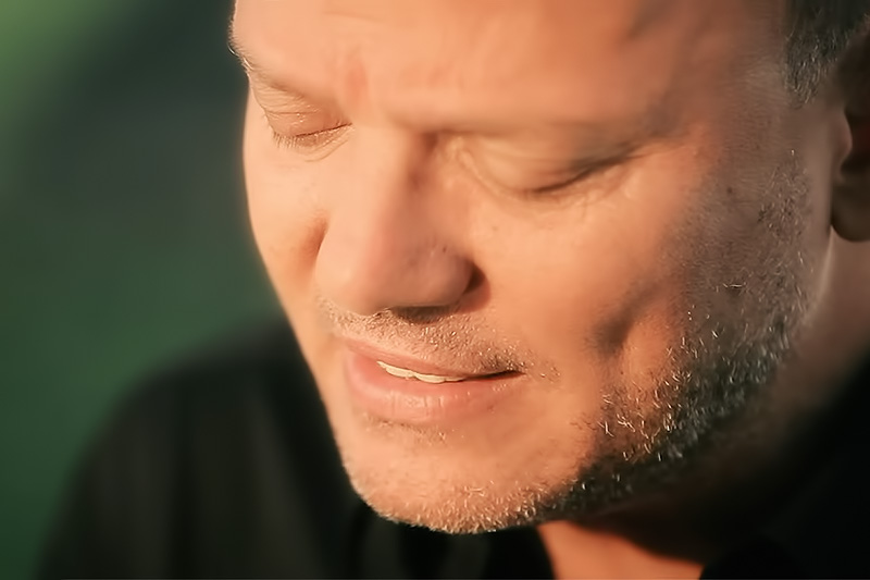 Gigi D’Alessio online con il video di “Emozione Senza Fine”