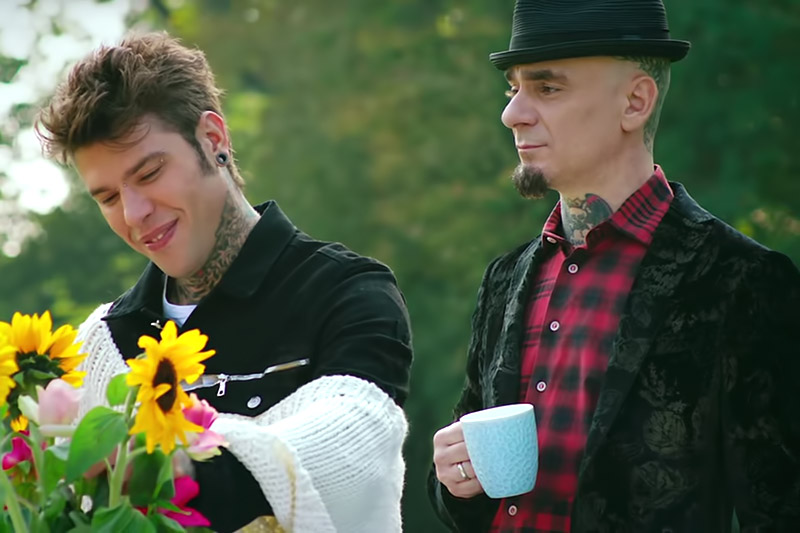 J-AX & Fedez insieme nel video social di “Sconosciuti Da Una Vita”