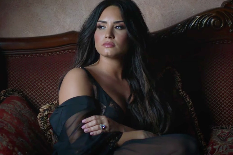 Demi Lovato sposa nel video di “Tell Me You Love Me”