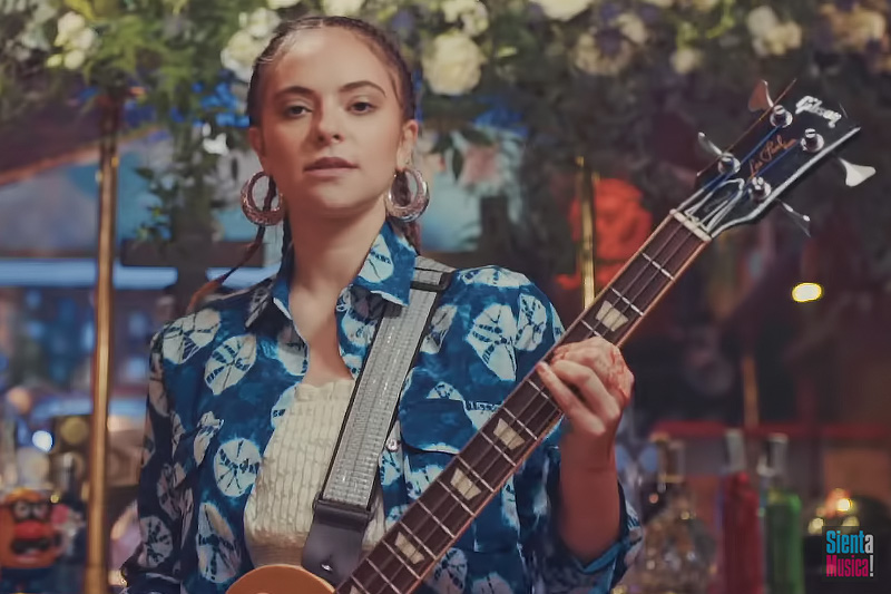 Francesca Michielin: look afro per il video di “Bolivia”