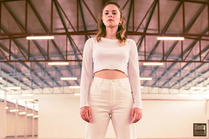 Francesca Michielin online con il video di “Tropicale”