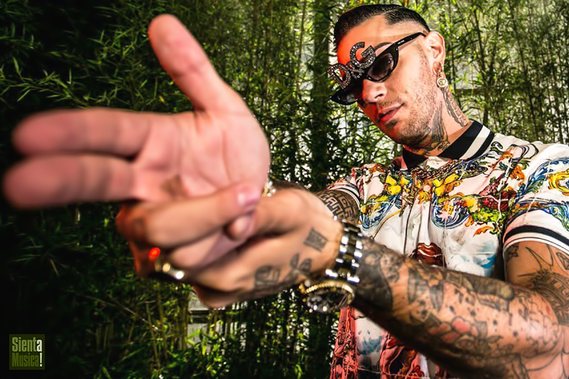 Emis Killa: online il video ufficiale di “Rollercoaster”