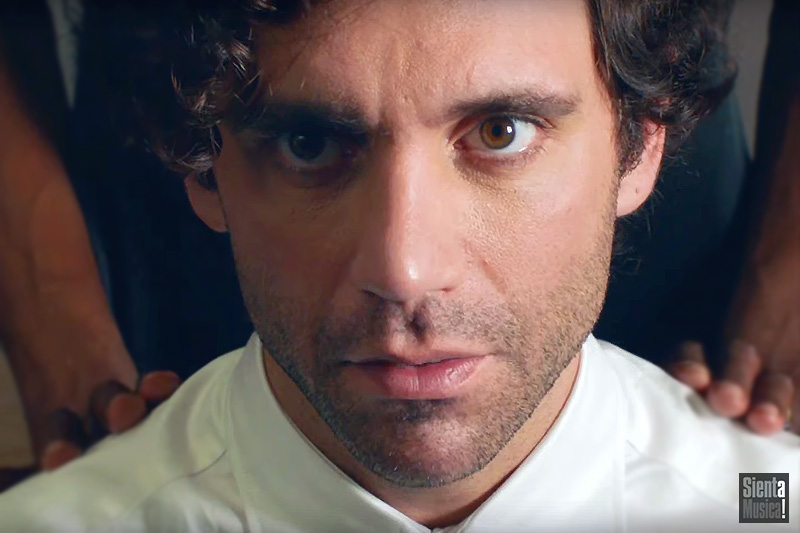 MIKA online con il video ufficiale di “Tiny Love”