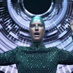 Laura Pausini online con “Il Primo Passo Sulla Luna”